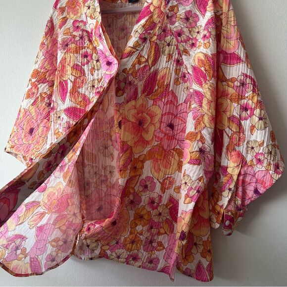 Smythe Pink and Orange Begonia Floral Top Kimono - Picture 3 of 10